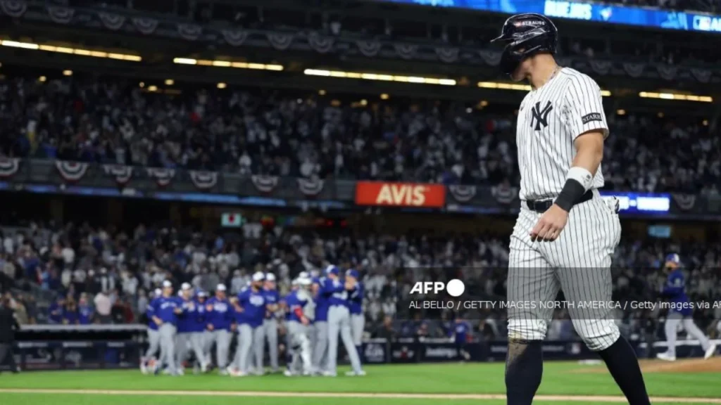Los Toronto Blue Jays vencieron a los New York Yankees en el cuarto juego; avanzan a la Serie de Campeonato de la Liga Americana.