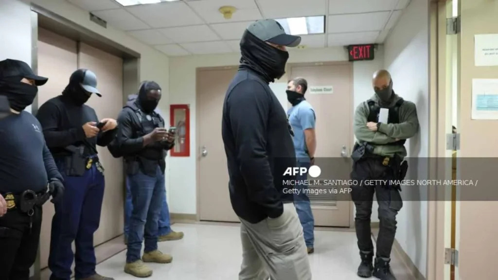 El Departamento de Seguridad de EU asegura que los los cárteles mexicanos ofrecen casi 1 mdp por “cazar” agentes del ICE.