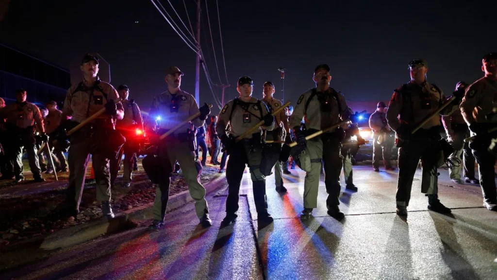 La administración de Donald Trump acusó a cárteles y pandillas de poner precio a la vida de agentes federales de migración del ICE.