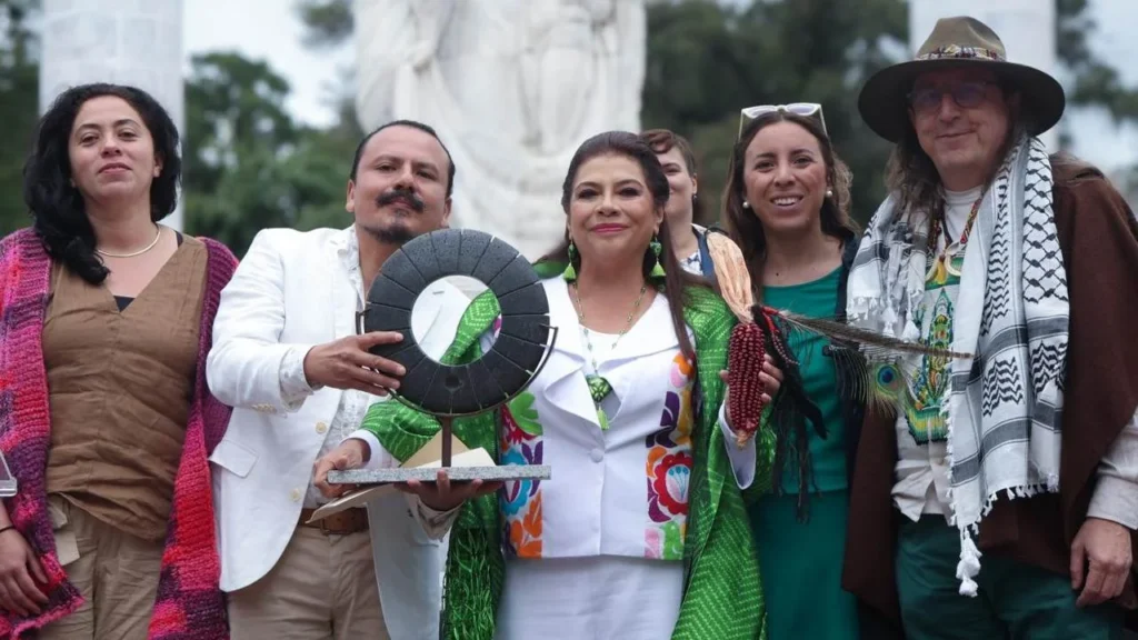 Clara Brugada anunció una nueva meta de reducción de 35% de gases de efecto invernadero hacia 2030.