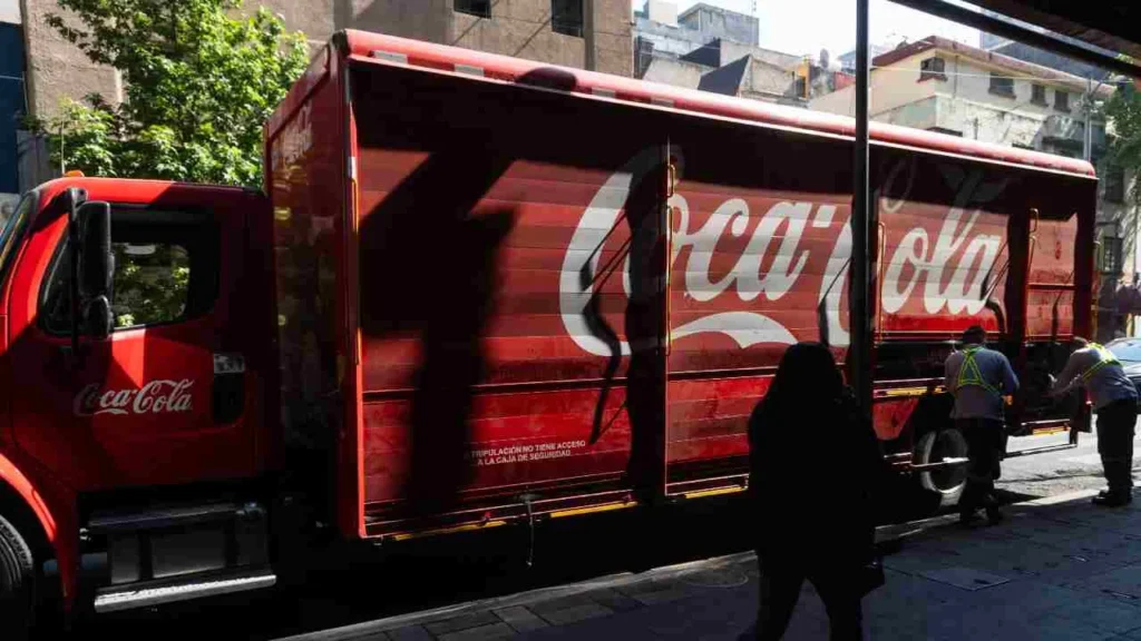 La empresa mexicana harán un esfuerzo para reducir las calorías en sus bebidas.