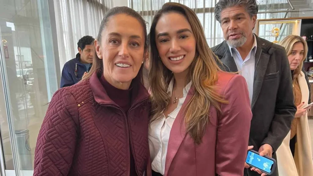 Paulina Flores junto a la presidenta Claudia Sheinbaum Pardo.
