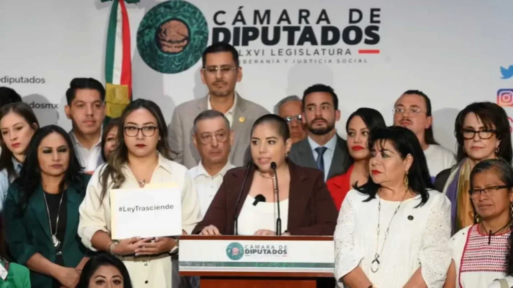Diputadas presentaron ante el pleno de San Lázaro la ‘Ley Trasciende’.