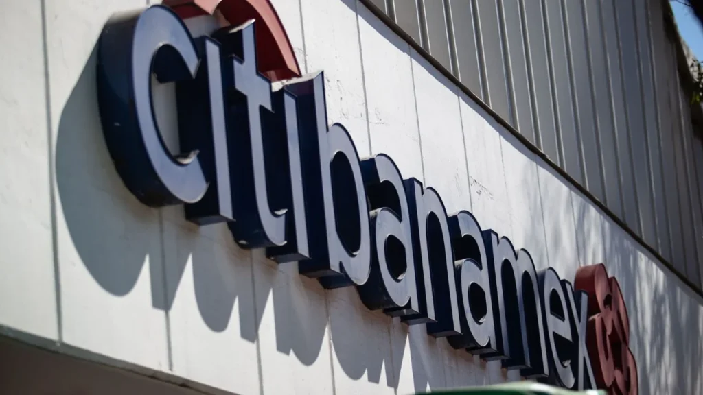 Grupo México de Germán Larrea informó a Citigroup el plazo para que revisen y evalúen la oferta para la adquisición de Banamex.
