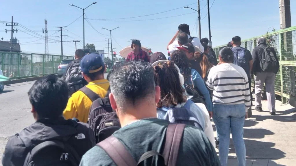 Habitantes de Chimalhuacán se sumaron a las protestas para reabrir los pozos de agua clausurados por las autoridades.
