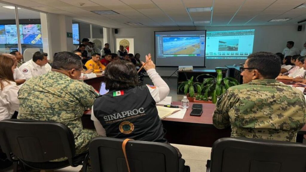 Por el paso del huracán Priscilla, la Armada de México activó el Plan Marina en su fase prevención en siete estados del Pacífico.