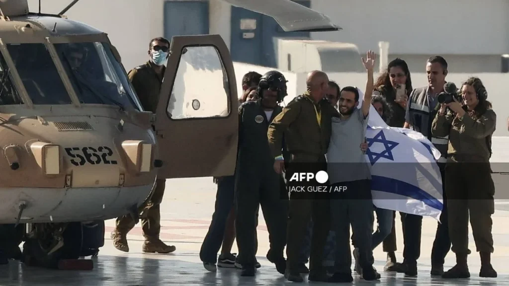 De manera oficial, tanto Israel como Hamás iniciaron el proceso de liberación de rehenes y prisioneros de guerra palestinos.