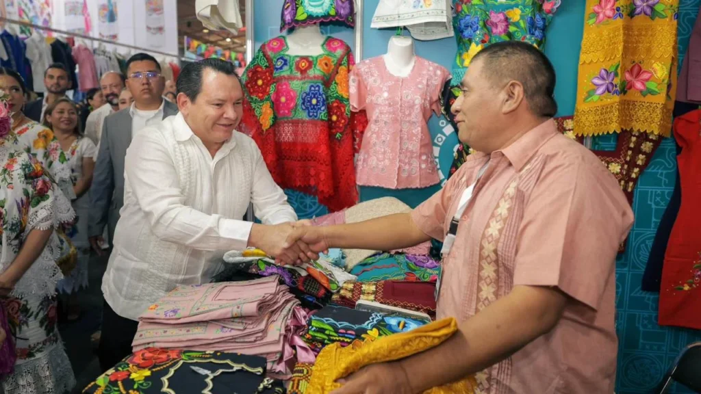 Joaquín Díaz Mena inauguró la Semana de Yucatán en México.