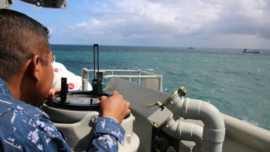 La búsqueda del sobreviviente de la 'narco lancha' atacada por EU, hecha por la Marina, se lleva a cabo a 400 millas náuticas de Acapulco.