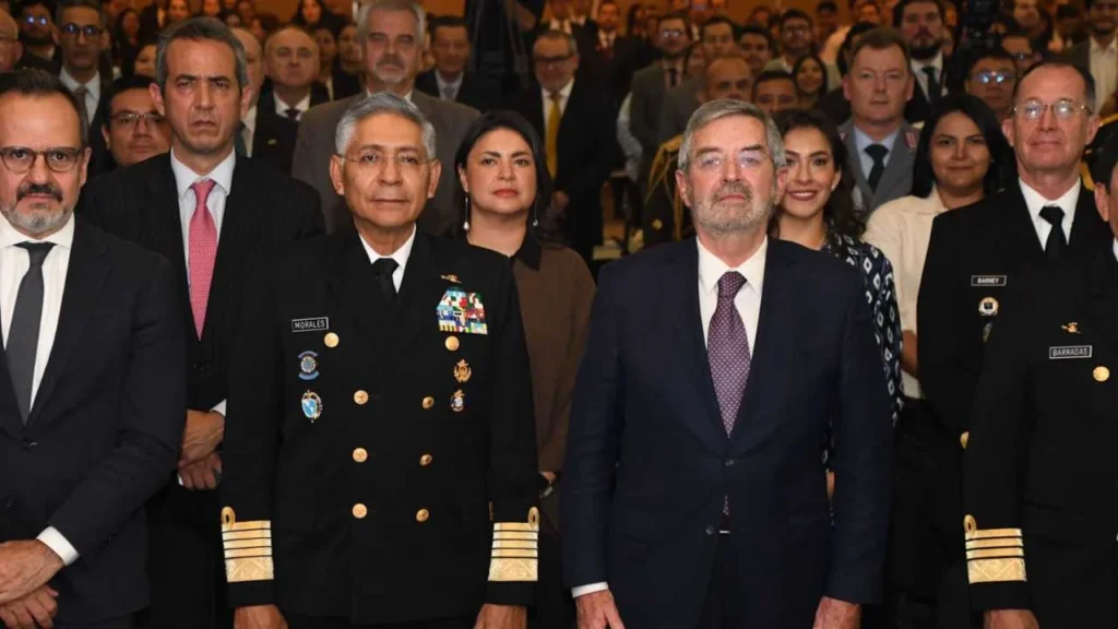 De la Fuente asistió al evento denominado “Diplomacia Naval y Política Exterior” que se realizó en la sede de la Cancillería.