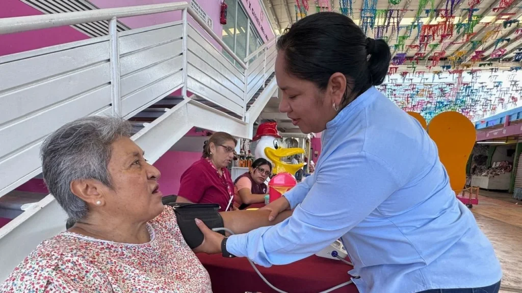 La campaña en el Mercado 'Alonso Felipe Andrade' busca prevenir la obesidad y el sobrepeso que causan enfermedades cardiometabólicas.