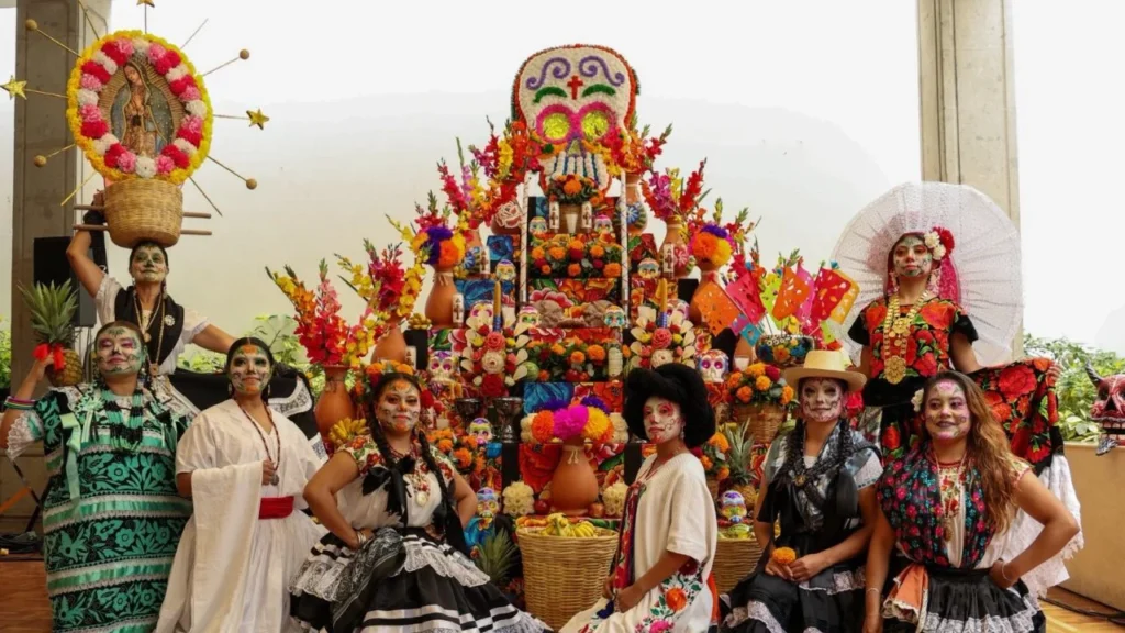 Salomón Jara Cruz, gobernador de Oaxaca, invitó a la población a disfrutar de las actividades preparadas con motivo del Día de Muertos.