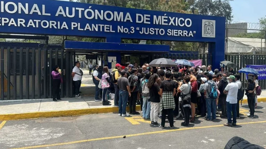 Estudiantes atemorizados en la UNAM, ahora Prepa 3 fue desalojada de forma preventiva