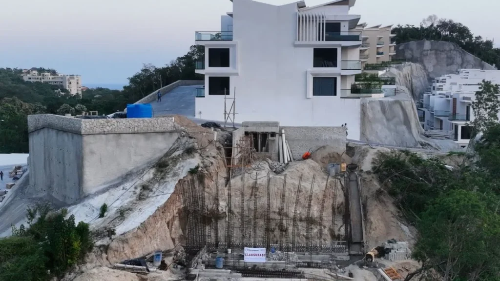 La Profepa realizó la clausura al detectar obras en Huatulco sin las autorizaciones correspondientes en materia de impacto ambiental.