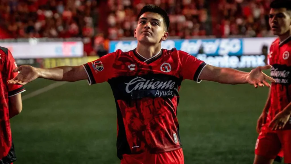 Con tan solo 15 años, Gilberto Mora debutó en Primera División.