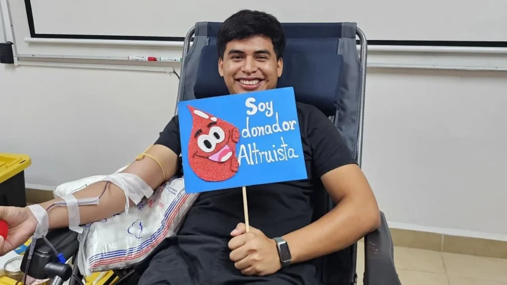Con el lema “Hazlo de corazón, dona con razón” jóvenes se unieron para concientizar a campechanos sobre la donación altruista de sangre.