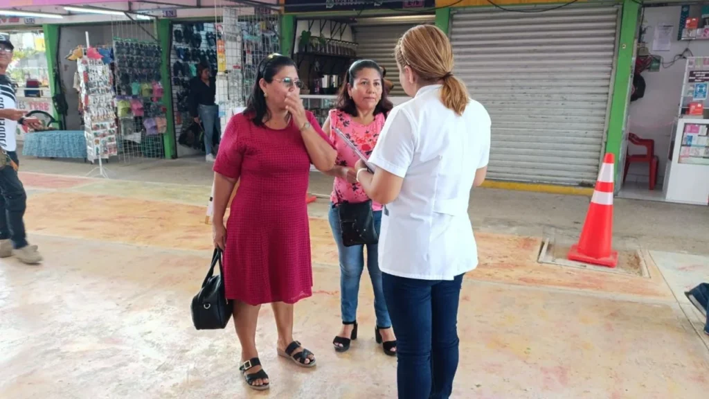 El CECOSAMA de Carmen acercó los servicios gratuitos a sitios públicos para prevenir la violencia contra las mujeres.
