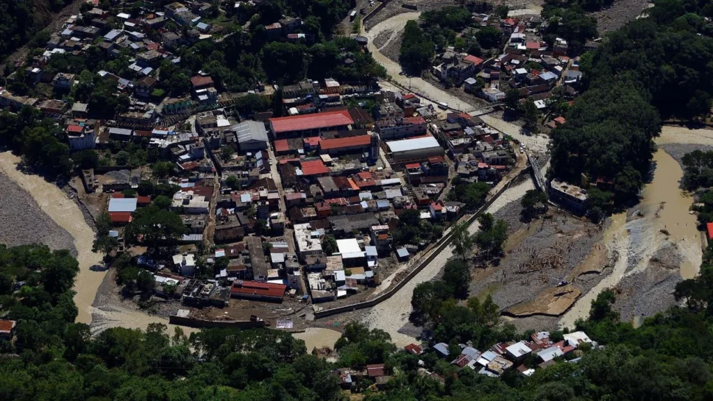 Reportan 64 muertos y 65 desaparecidos por lluvias en cinco entidades