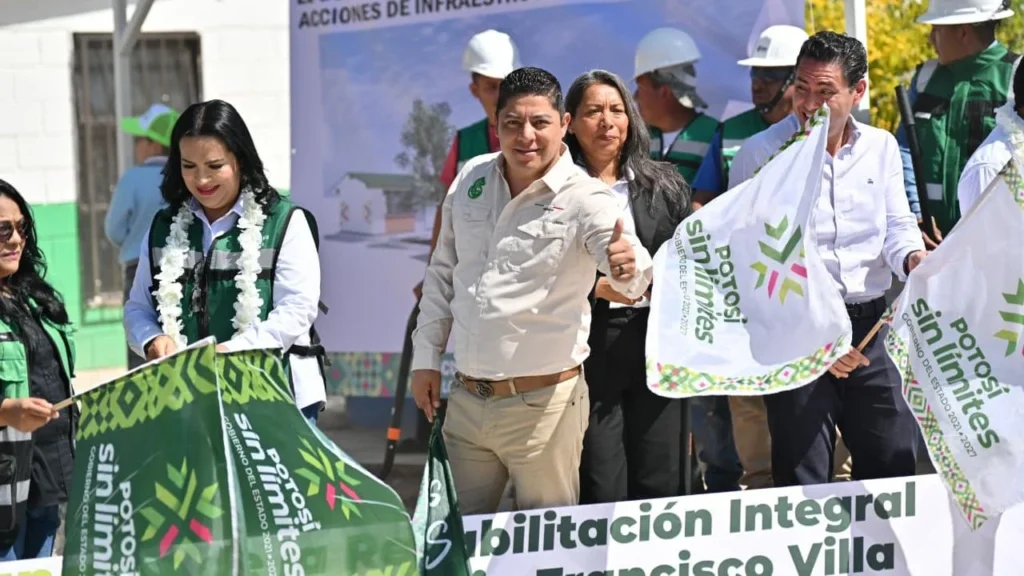 En gira de trabajo Ricardo Gallardo inició obras educativas y arrancó la carretera Zaragoza al entronque con la Rioverde.