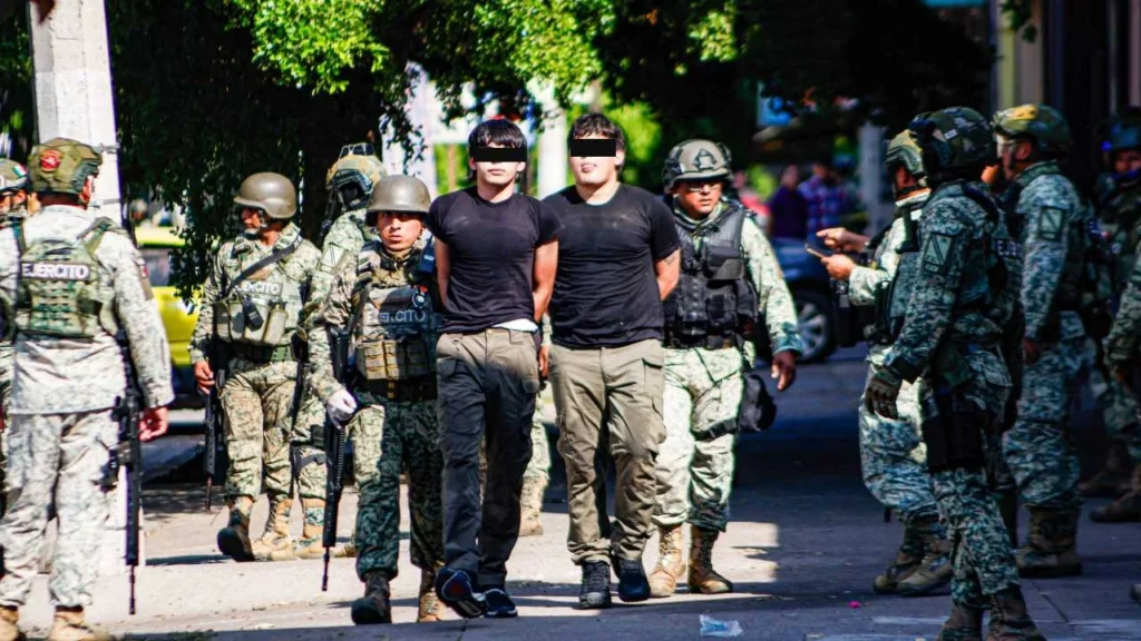 Elementos federales y estatales detuvieron a los presuntos agresores de la muerte de dos agentes de tránsito.