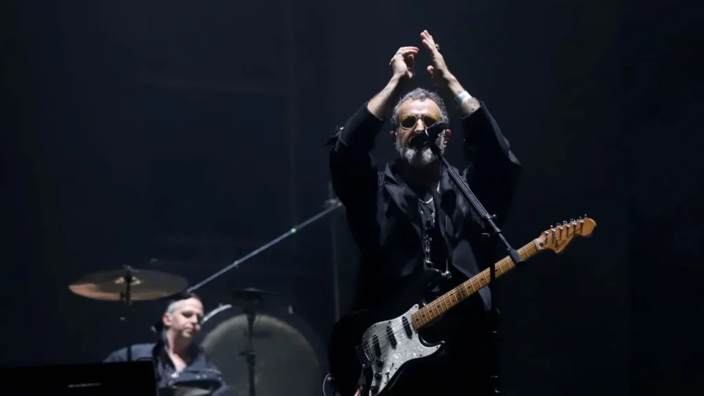 El integrante de la banda Molotov compartió en sus redes sociales cómo luce su rostro luego de pasar por varías cirugías.