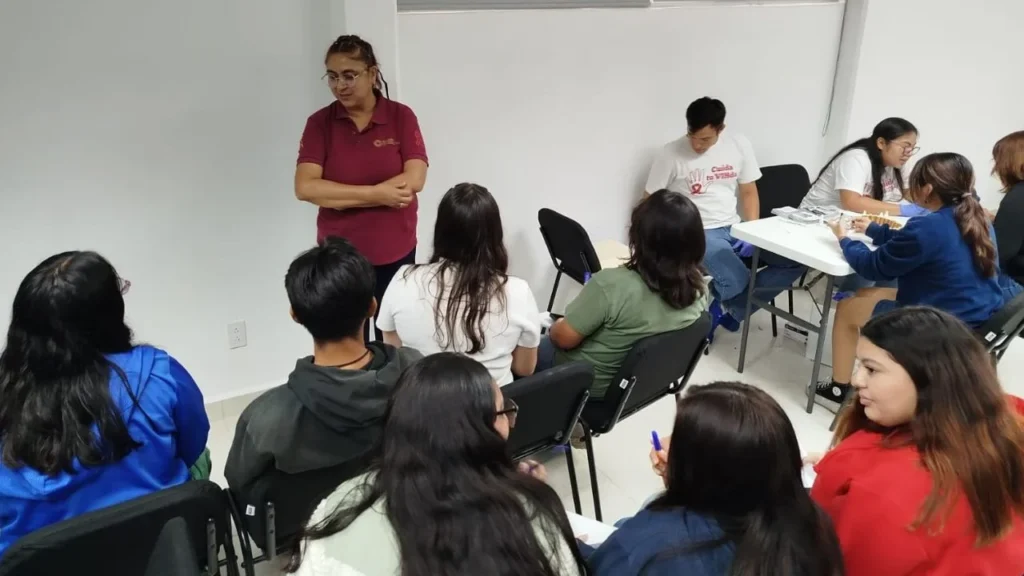 En Campeche, la Secertaría de Salud realizó pruebas rápidas, pláticas de orientación, promoción y entrega de preservativos.