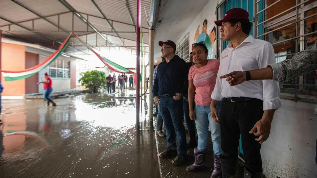De acuerdo con el secretario de la SEP, Mario Delgado, la suma asegurada garantiza la rehabilitación y limpieza de escuelas afectadas.