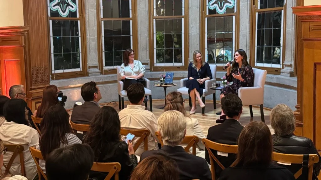 El libro 'Soberanía' de Emma Seppälä fue presentado este lunes en Casa Lamm, y es editado por la Casa Editora Lucía Todd.