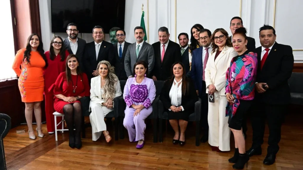 Ante legisladores, alcaldes e invitados especiales, la jefa de Gobierno, Clara Brugada, anunció la entrega de nuevas iniciativas de ley para mejorar la vida de mujeres.