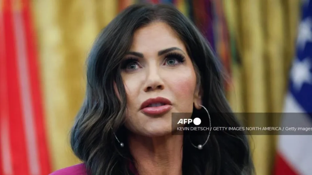 Kristi Noem dejó en claro que los agentes del ICE harán cumplir la ley en el Super Bowl del 2026.