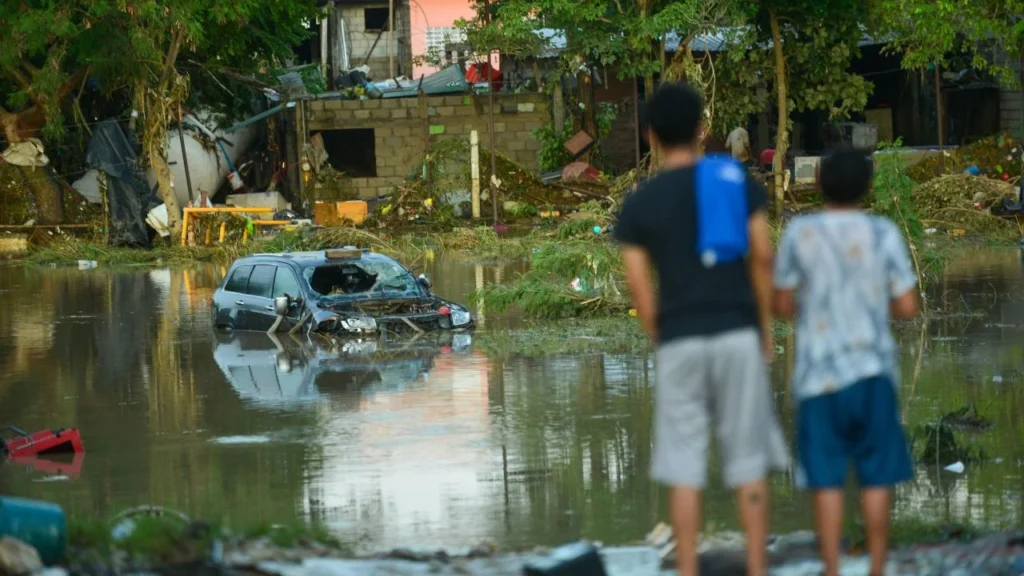 Tras las fuertes lluvias e inundaciones en las últimas horas, la cifra de personas fallecidas han ido en aumento.
