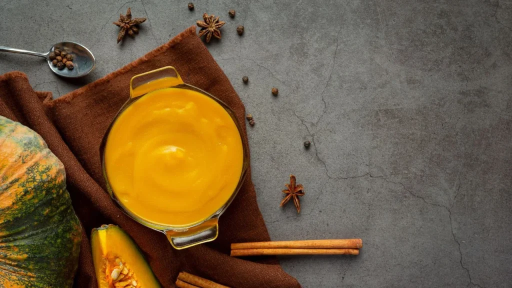El pumpkin spice es una mezcla de especias que evocan sensaciones de calor de hogar y aunque no lo creas es sencillo hacerla en casa. 