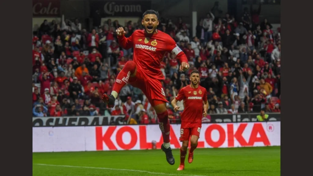 Con este resultado, Toluca alcanzó 31 puntos en la tabla y permanece en el primer lugar, mientras Querétaro se hunde en el lugar 16.