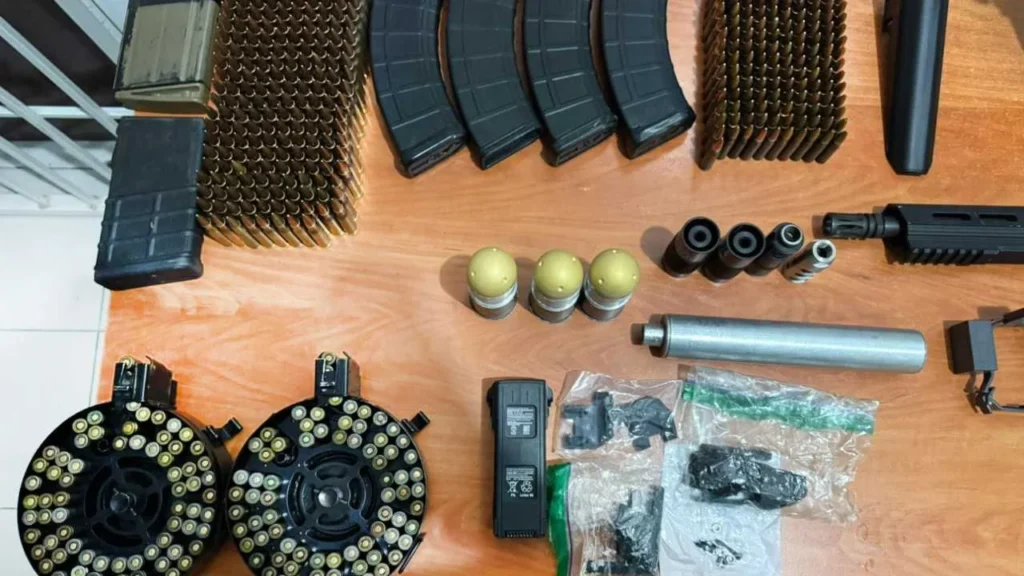 En su detención, se le aseguró un arsenal.