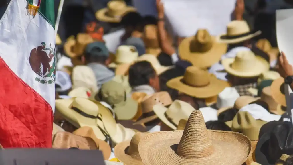 Carlos Manzo y Movimiento del Sombrero