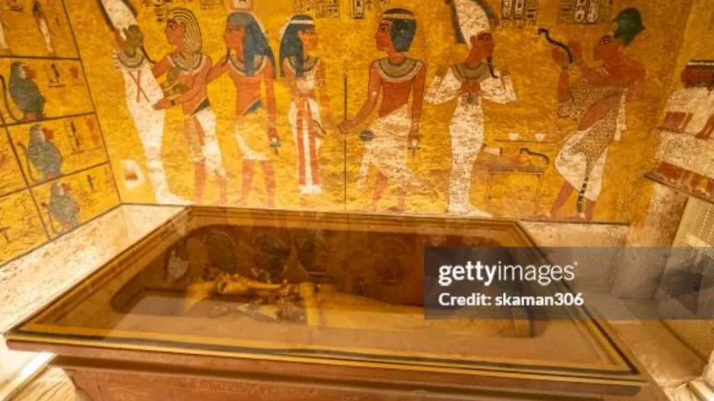 La momia de Tutankamón permanece en su tumba en el Alto Egipto