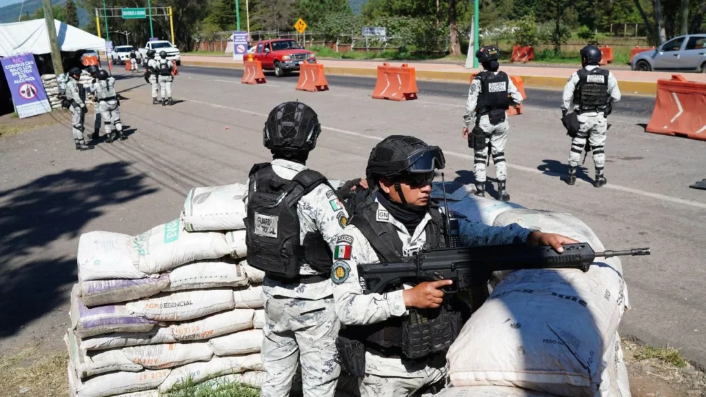 Entre los puntos importantes del 'Plan Michoacán por la paz y la justicia' , se encuentra fortalecer la presencia de fuerzas federales y se dará prioridad a delitos de homicidio y extorsión.