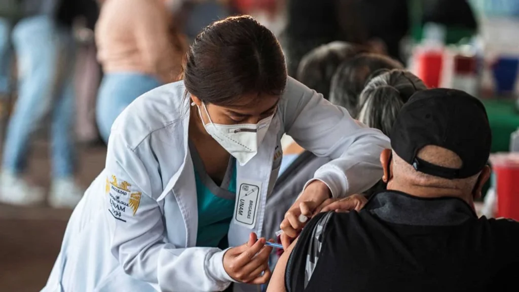 El centro de vacunación se abrirá en el estacionamiento 3 del Estadio Olímpico Universitario de la UNAM y permanecerá abierto hasta el 14 de noviembre.