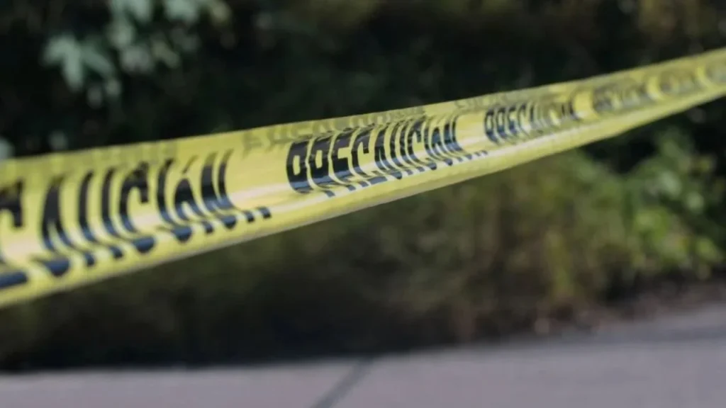 Un sujetó perdió la vida tras una balacera registrada en calles de la colonia Hipódromo, en la Ciudad de México, autoridades investigan.