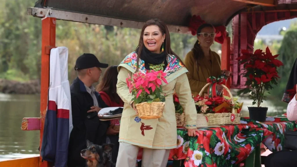 Clara Brugada encabezó el arranque de la venta de flor de Nochebuena 2025, en Xochimilco, ofertada por productores locales.