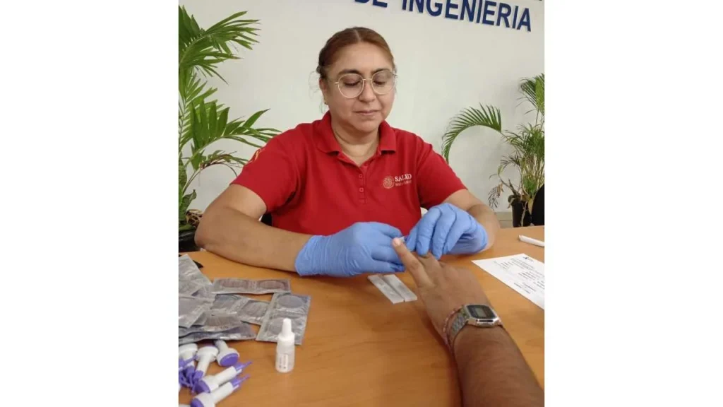 Personal de la Secretaría de Salud de Campeche realizó dos jornadas de prevención en la Facultad de Ingeniería de la UAC.