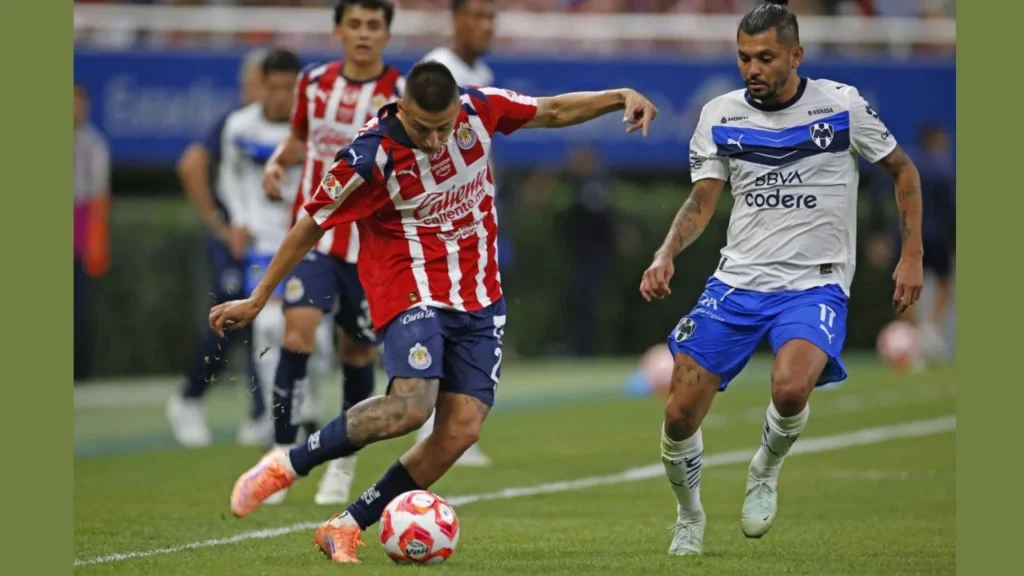 Este sábado Chivas sumó su séptimo triunfo en los últimos ocho partidos luego de ganarle con un marcador de 4-2 a los Rayados de Monterrey. 