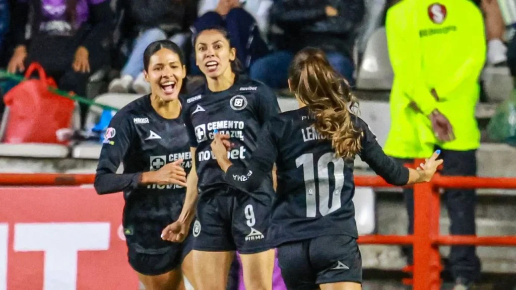 De manera contundente, la escuadra de Cruz Azul femenil dio un paso histórico tras derrotar a Pachuca en Hidalgo.