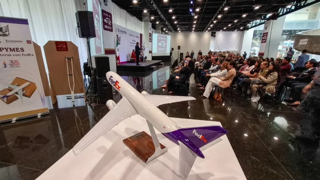 La Secretaría de Economía y FedEx anunciaron un convenio de colaboración en México para fortalecer la competitividad y capacidad de mipymes.