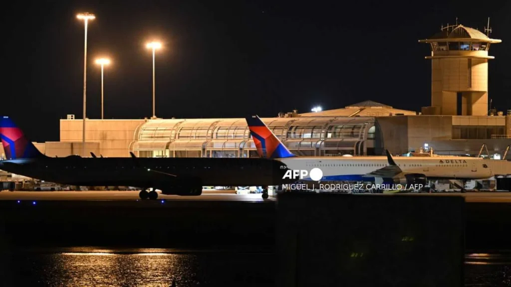 El gobierno de Estados Unidos pedirá a las aerolíneas que cancelen vuelos a partir del viernes.