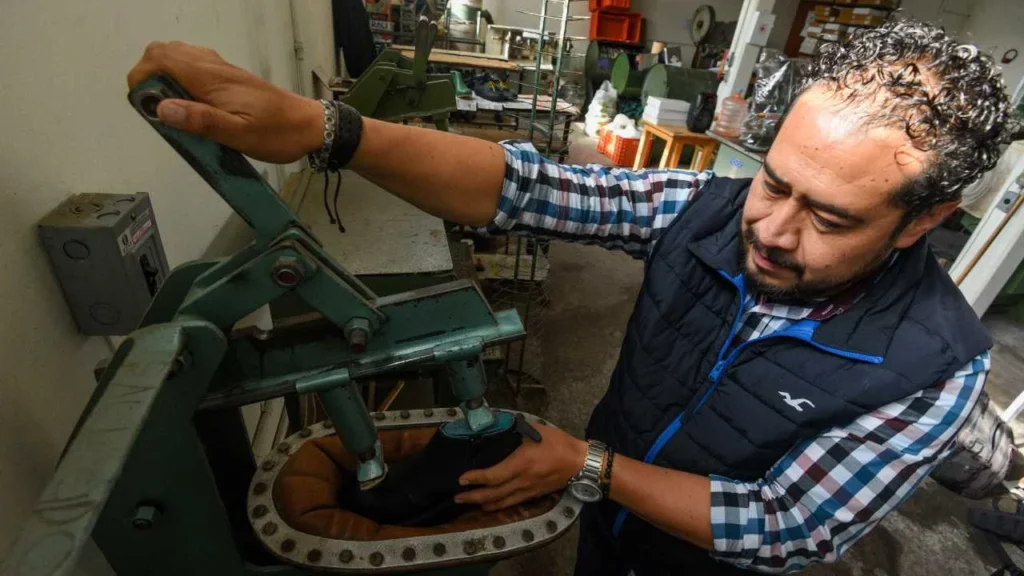 A través de la Secretaría de Economía y BBVA, anunciaron la implementación del Plan de Impulso al Sector Textil y de Calzado.
