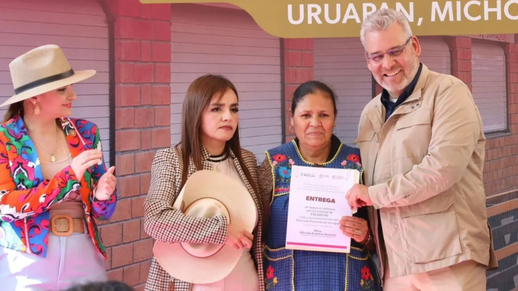 Grecia Quiroz encabezó su primer acto público como alcaldesa de Uruapan, junto al gobernador Alfredo Ramírez Bedolla inauguró Mercado Poniente.
