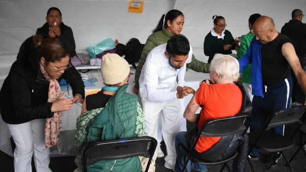 Este lunes inició operaciones el Mega Centro de Vacunación instalado por la Secretaría de Salud y la UNAM; aquí los detalles.