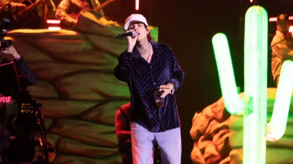 Natanael Cano durante su presentación en el Flow Fest 2025.