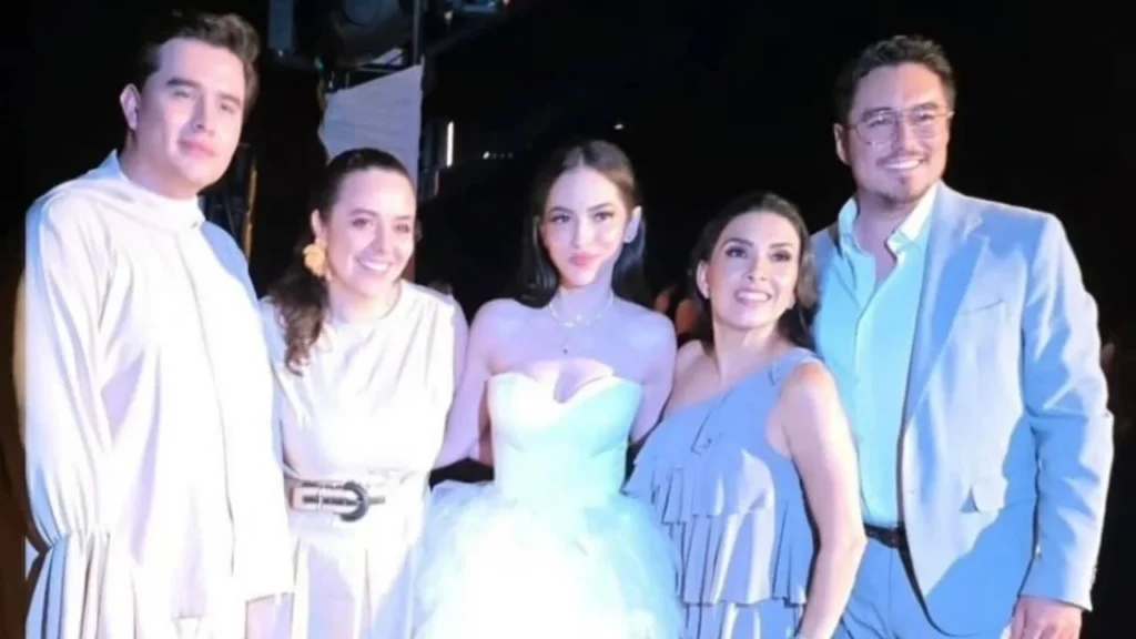 En una ceremonia privada con amigos, la cantante Paty Cantú y el actor Christian Vázquez celebraron su boda.
